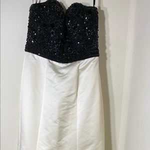 NWT Jovani Women’s Dress Black and White Jeweled Two-Toned Strapless Gown Size 6